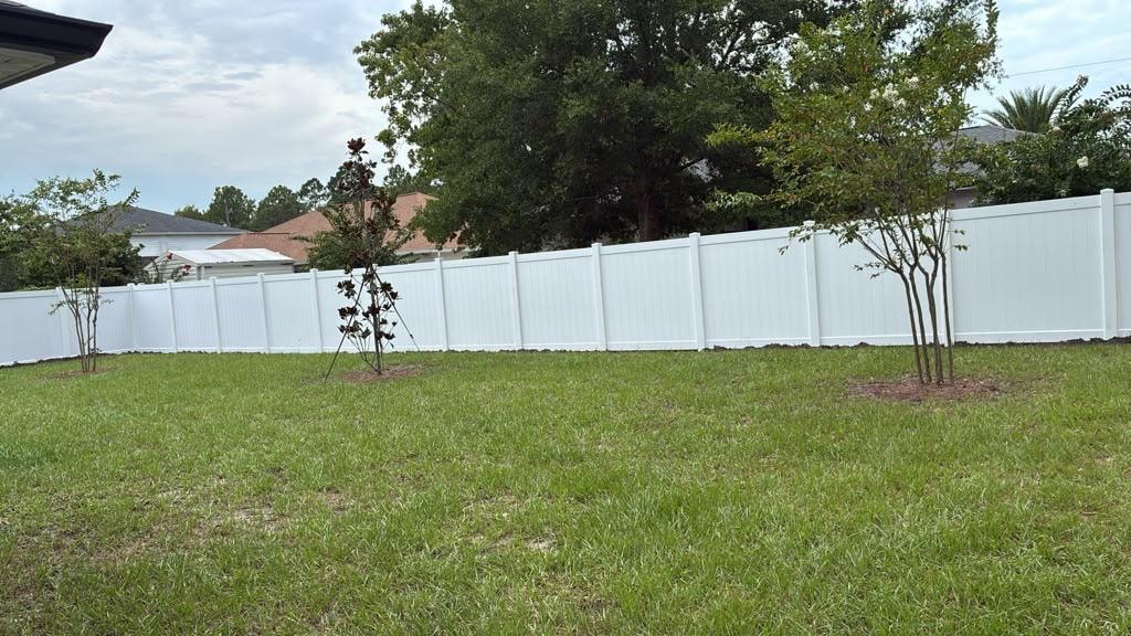 White vinyl privacy fence installation